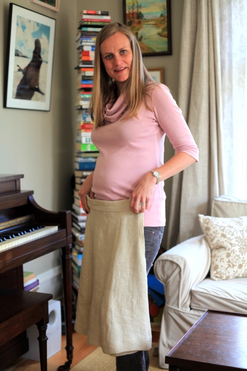 A (subtle?) gold skirt in #MoodFabrics metallic linen by Amy of Sew Well
